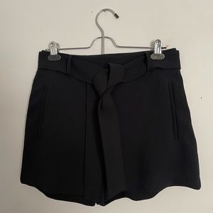 Aritzia Wilfred Tie-Front Shorts- size 8